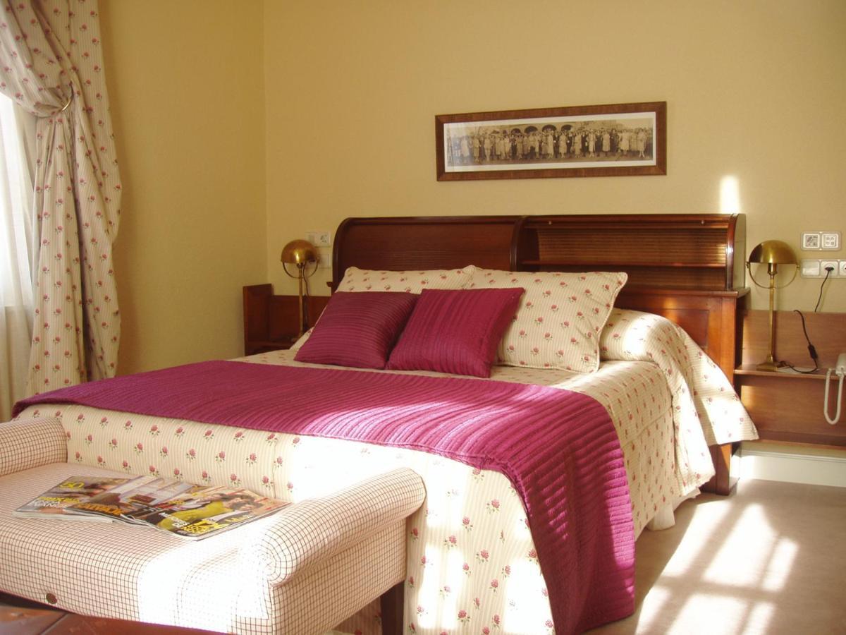 Hotel Arcea Palacio De Las Nieves 랑그레오 외부 사진